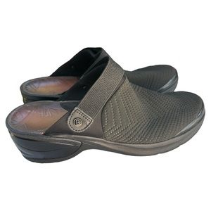 Bzees Black Washable Kitty Mules / Clogs Size 10